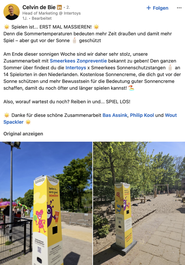 Gelbe Intertoys-Sonnencreme-Station mit kostenloser Sonnencreme auf einem sonnigen Spielplatz